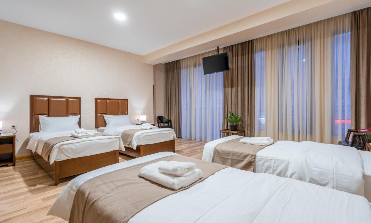 Aura Hotel Tbilisi Exterior foto