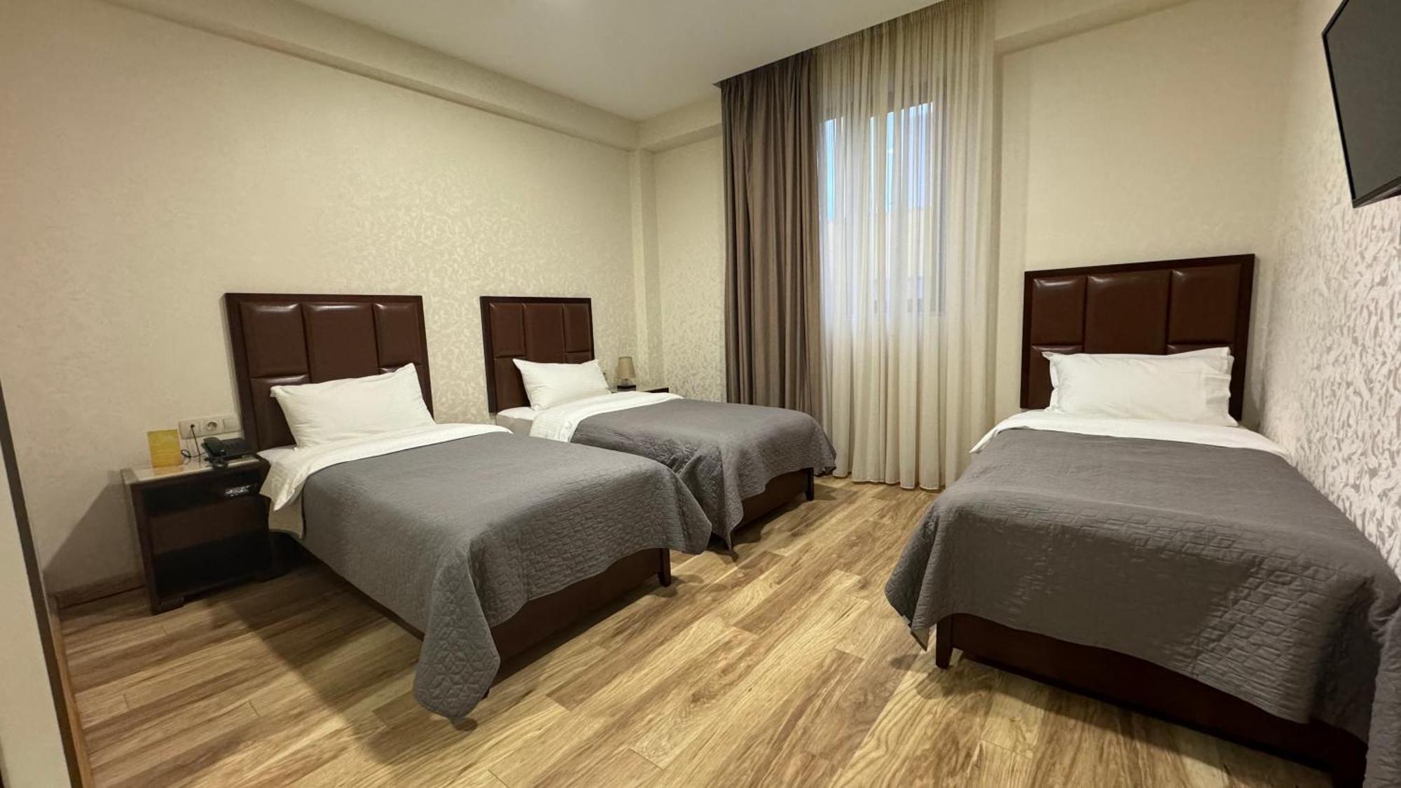 Aura Hotel Tbilisi Exterior foto